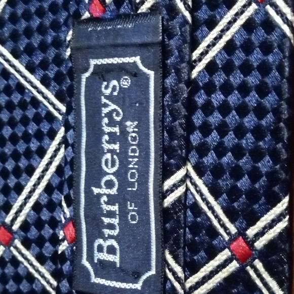 Burberry's London Navy w Diamond Shape Design men's Silk Neck Tie - Picture 5 of 5